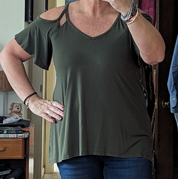 A.N.A peekaboo dark olive green top in size L - Picture 4 of 5
